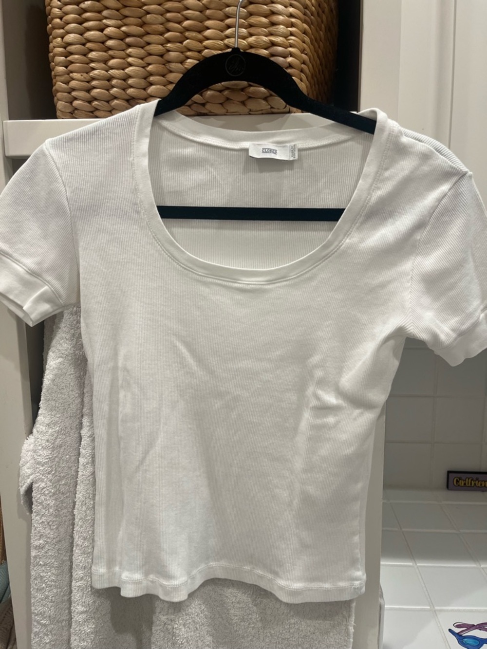 Closed White Scoop Neck Short Sleeve Tee